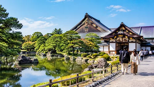 Stroll the Ninomaru Garden